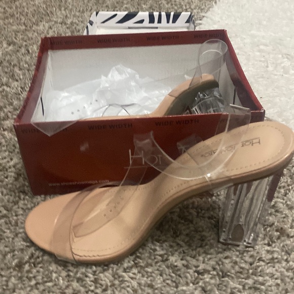 Hot Tomato Shoes - Never worn heels !